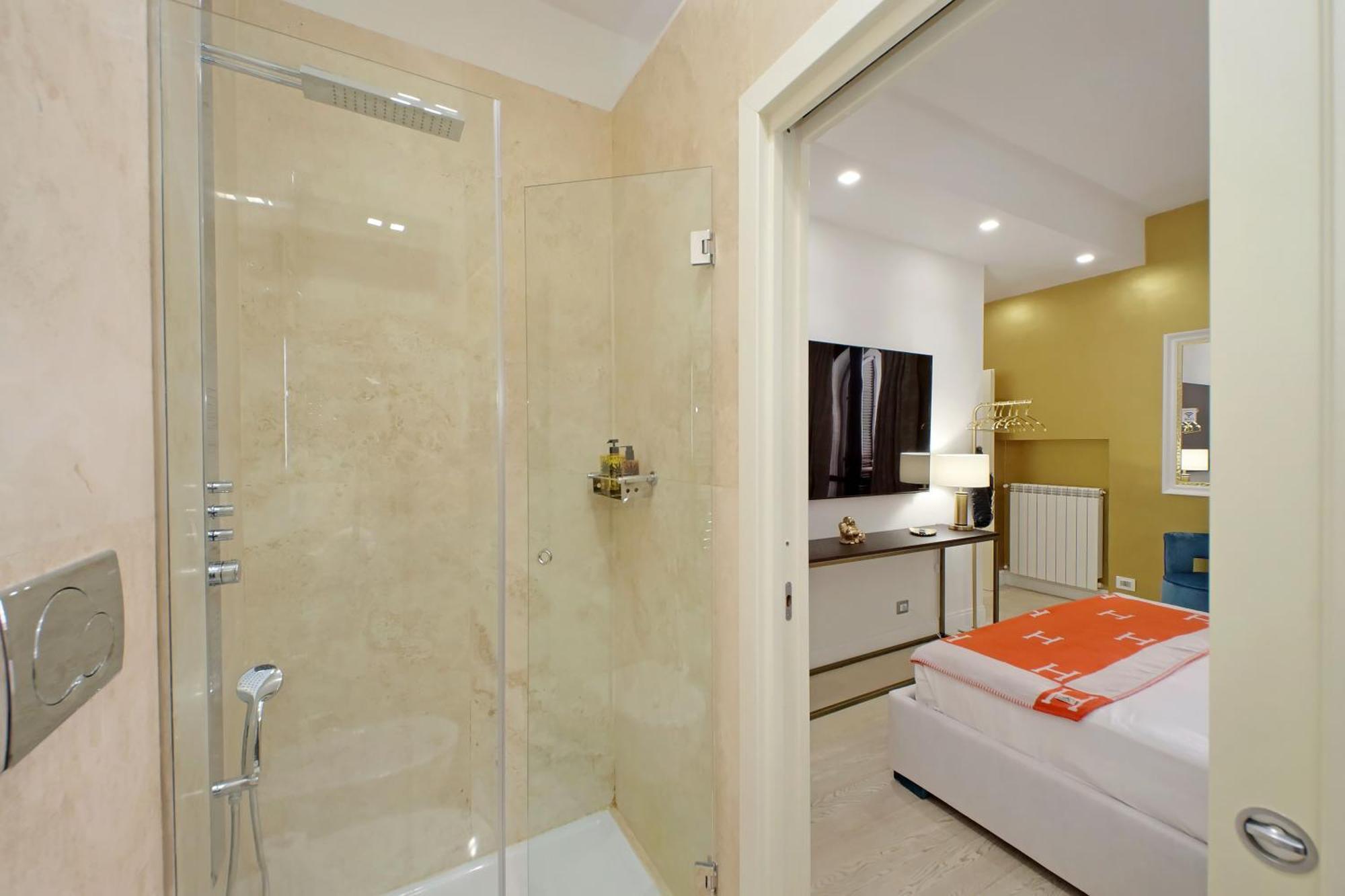 Spanish Diamond Luxury Style Apartment Rom